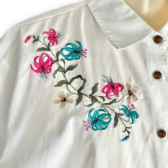 Karen Scott Sport Embroidered Embellished Flower Parrot Bird Short Sleeve Blouse - Picture 4 of 16